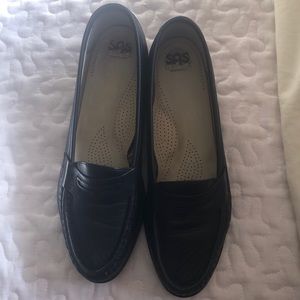 Navy SAS shoes
